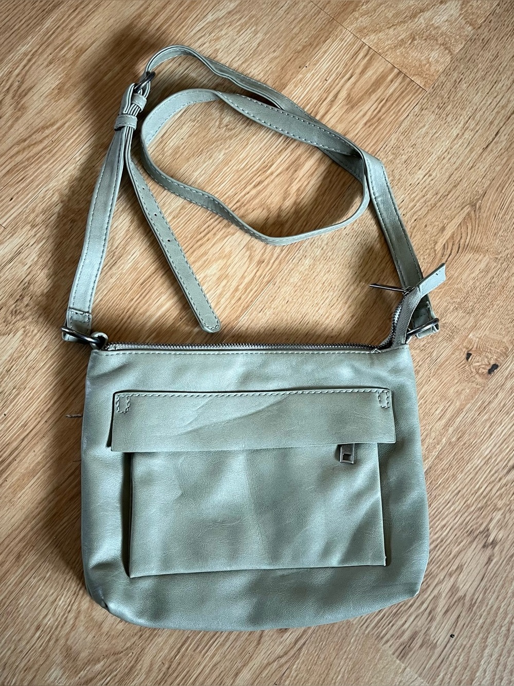 Universal Thread Green Crossbody Bag Faux Leather Zip Closure Adjustable Strap